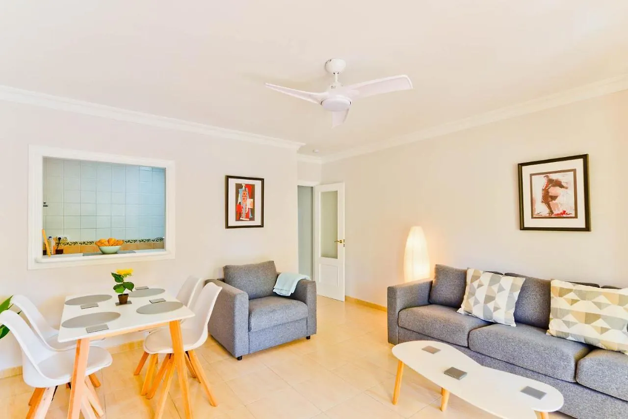Refurbished 2-Bed Apartment Burriana Beach. Nerja Spanje