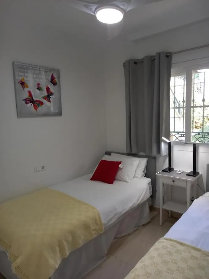 Refurbished 2-Bed Apartment Burriana Beach. Nerja Ισπανία